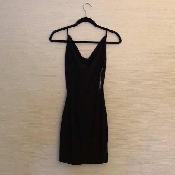 Backless LBD - Picture 4 of 8